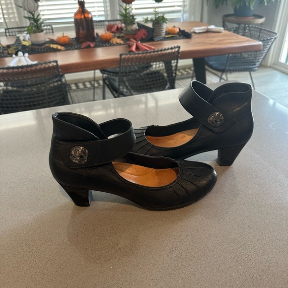 Biza Leather Velcro Strap Gigi Chunky Heels - Picture 6 of 13